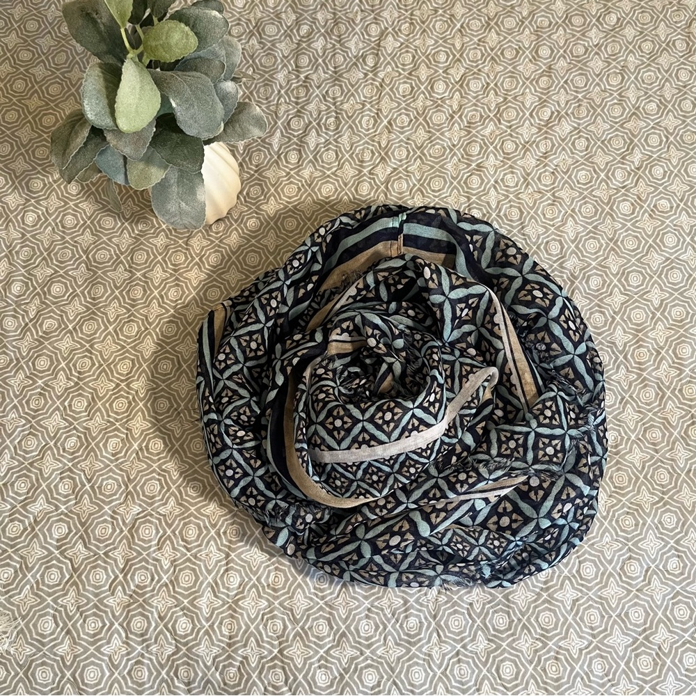 *FREE with bundle! Dana Bachman Elegant Blues and taupe Patterned Infinity Scarf